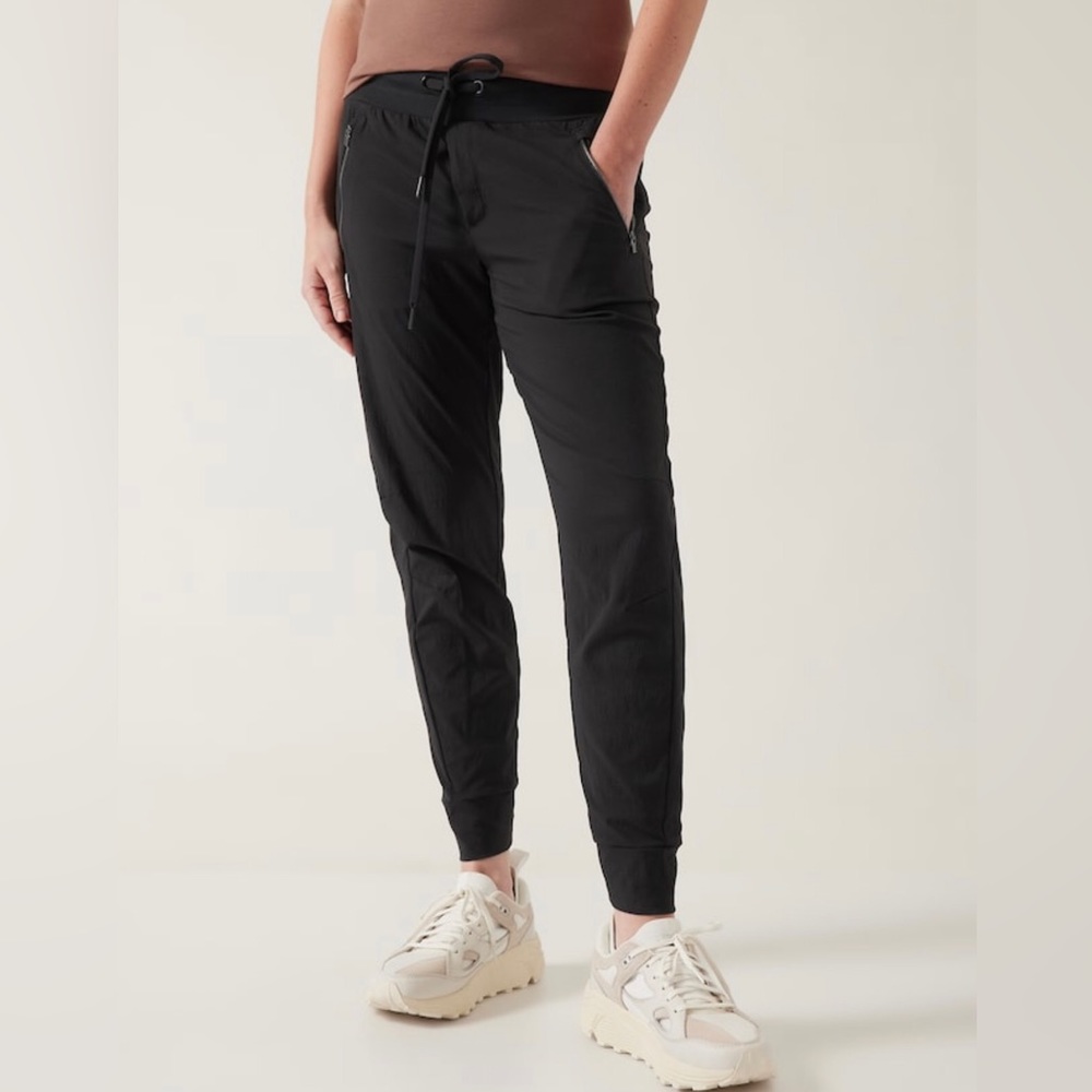 Women’s size 10 athleta trekkie north joggers. Good used condition